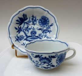Original Bohemia Dubi Zwiebelmuster Blue Onion tea cup with saucer