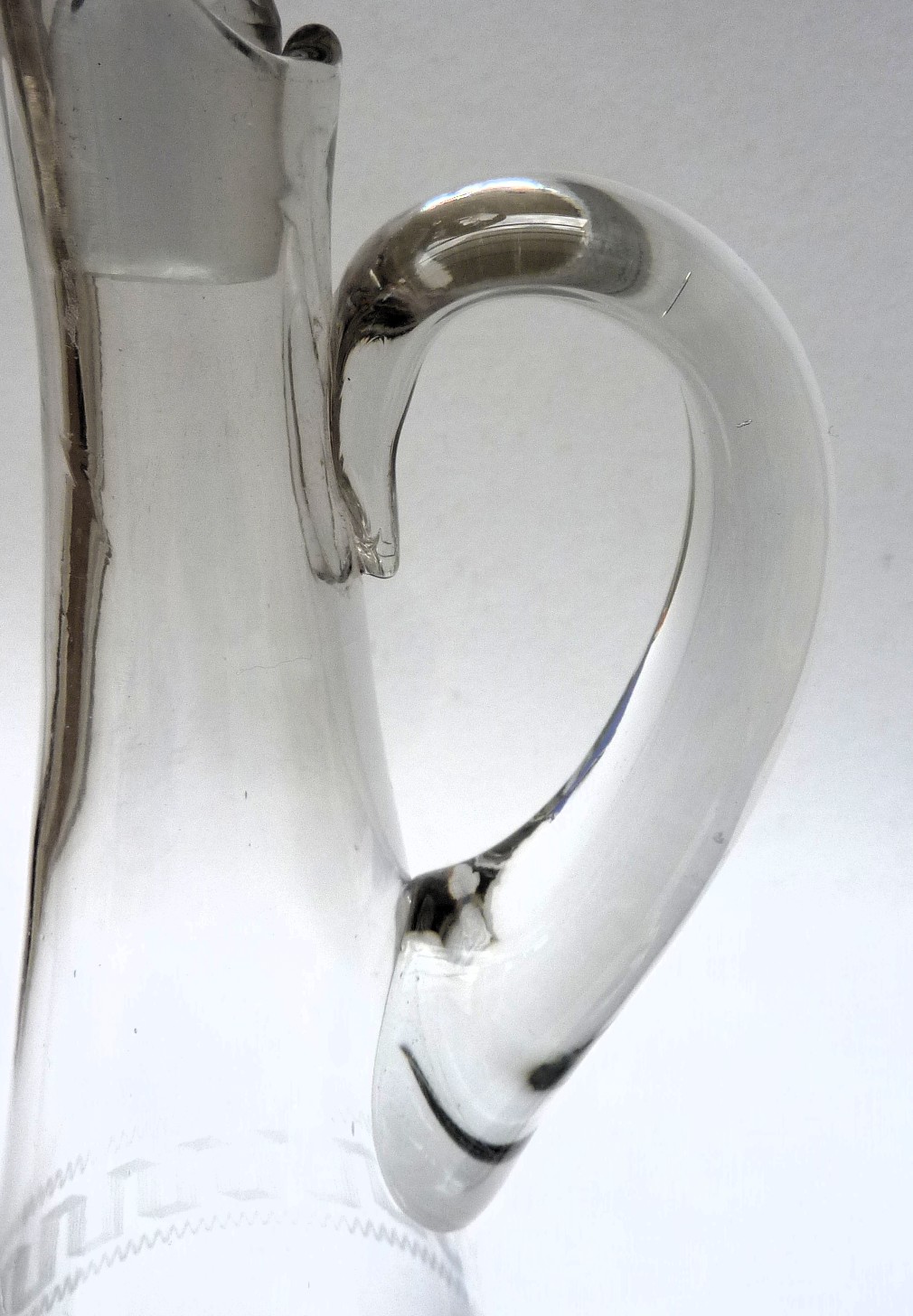 Gegraveerde glazen oorkaraf Griekse Sleutel