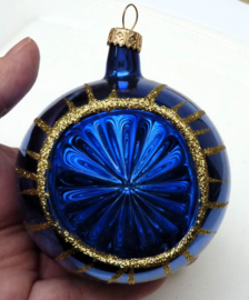 Mid Century blauwe kerstbal met deuk 8 cm