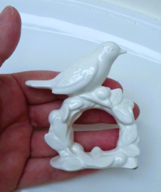 Witte porseleinen servetringen Vogels