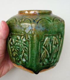 Chinese vintage jadegroen geglazuurde Shiwan gemberpot 