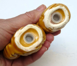 Schaal voor gevulde eieren met peper en zout vaatjes