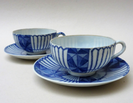 Japanse Early Showa blauw witte porseleinen theekoppen met schotel