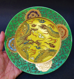 Japans porseleinen Moriage Dragon ware bord