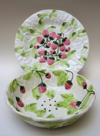 French barbotine Strawberries fruit strainer with drip plate