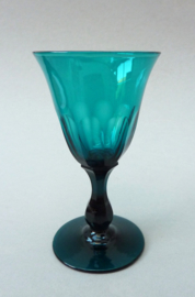 Blauwgroen wijnglas tulpmodel vroeg 19e eeuw