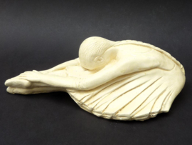 Beeld stretching ballerina