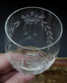 Kristallen dessert wijnglazen met bloem guirlande gravure