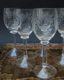 Kristallen dessert wijnglazen met bloem guirlande gravure