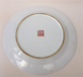 Chinees Famille Rose bord Qianlong merk na 1960