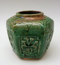 Chinese vintage jadegroen geglazuurde Shiwan gemberpot 