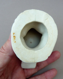 Een paar antieke Franse faience Kip eierdoppen