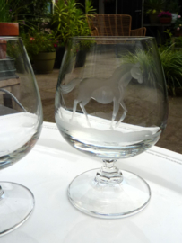 Een paar cognac glazen met Paard gravure