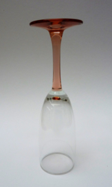 Luminarc France Perle Rose prosecco glas op lichtroze voet