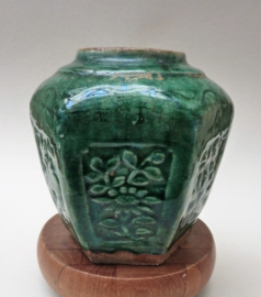 Antieke Chinese groen geglazuurde Shiwan gemberpot 