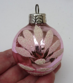 Vintage GDR kerstbal roze gesuikerd 6 cm