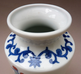 Japanese Imariyaki Rozangama porcelain vase