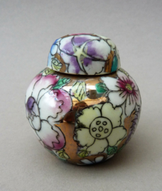 Chinees porseleinen miniatuur gemberpotje met millefleurs decoratie