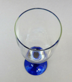 Luminarc France Neptune prosecco glas op blauwe voet