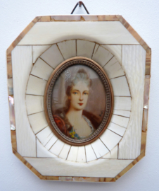 Miniatuur portret van een dame 19e eeuw