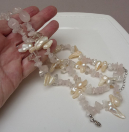 Dubbelsnoers collier Keshi en barok parels en rozenkwarts