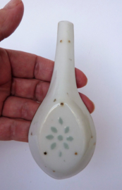 Rose medallion Wanyu rice grain porcelain spoon