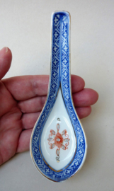 Chinese Wanyu rice grain porcelain spoon