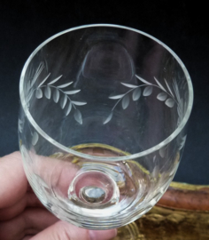 Kristallen dessert wijnglazen met bloem guirlande gravure