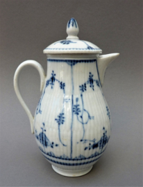 Ilmenau Thuringia Strawflower porcelain lidded teapot 18th century