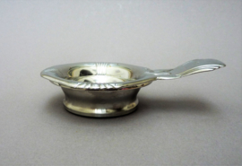 Tea strainer with drip tray in classic model