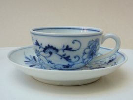 Schoenau Huttensteinach Blue Onion cup with saucer 19th century