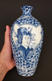 Mosa decor 724 blue white bottle vase with Geisha - set of two