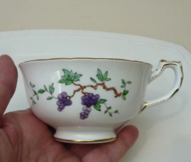 Een paar Plant Tuscan China theekoppen met schotel