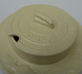 Fromage au four lidded casserole dish