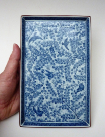 Vintage Japans rechthoekig blauw wit porseleinen bord