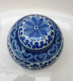 Chinese blue white lidded Bao Xiang Hua ginger jar 19th century