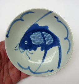 Chinees blauw wit porseleinen Koi vis schaaltje 11.5 cm