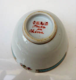 Een paar vintage Chinees porseleinen theekommen