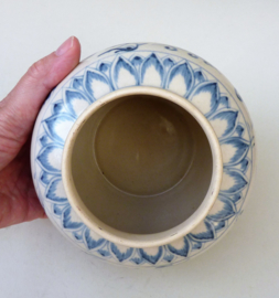 Vietnamese blauw wit pottery dekselvaas