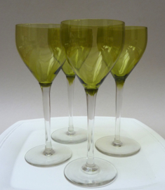 Art Deco rijnwijn glazen met groene kelk