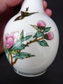 Chinees porseleinen miniatuur vaasje bloemen vogel kalligrafie Culturele Revolutie