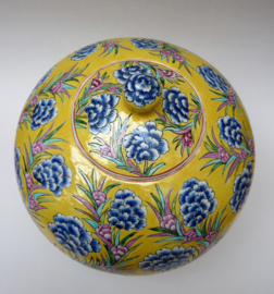 Chinese Famille Jaune porcelain lidded vase