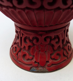 Chinese Cinnabar lakwerk vaas
