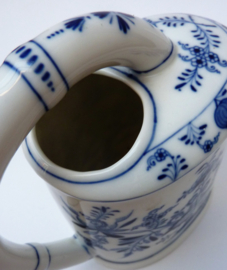 Schoenau Huttensteinach Blue Onion porcelain watering can