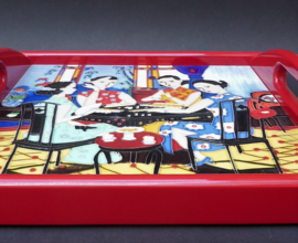 Rood dienblad met keramische tegel Mahjong spelende dames