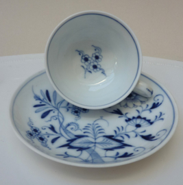 Schoenau Huttensteinach Blue Onion cup with saucer 19th century