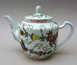 Chinese witte porseleinen theepot met vlinders en bloemen 1980