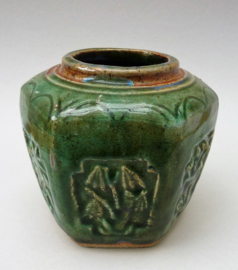 Chinese vintage jadegroen geglazuurde Shiwan gemberpot 