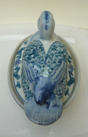 Chinees porseleinen Eend terrine met groen blauw roze decor