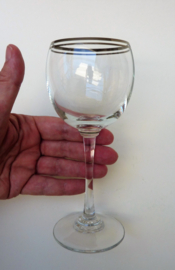 Crystal wine glasses with double platinum rim